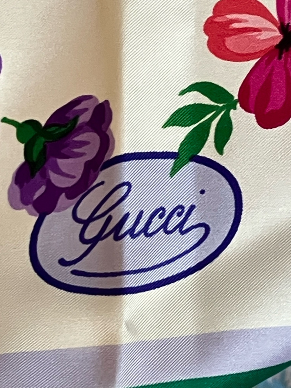 Vintage Floral Gucci Silk Scarf Made in Italy Green Border approx 34” Square - Picture 3 of 6